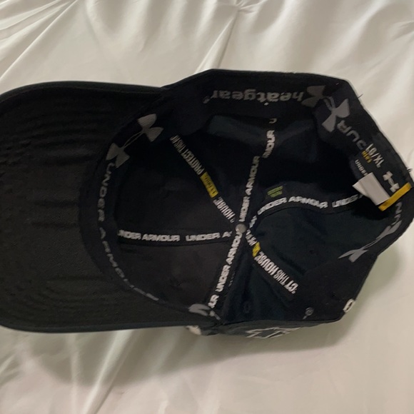 Under Armour Golf Hat - Picture 3 of 3